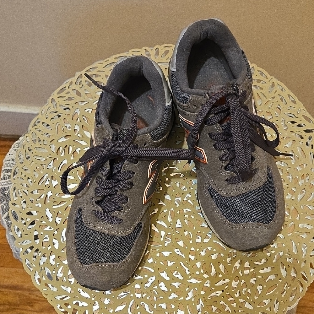 New Balance gray sneakers with orange graphics Sz 5.5